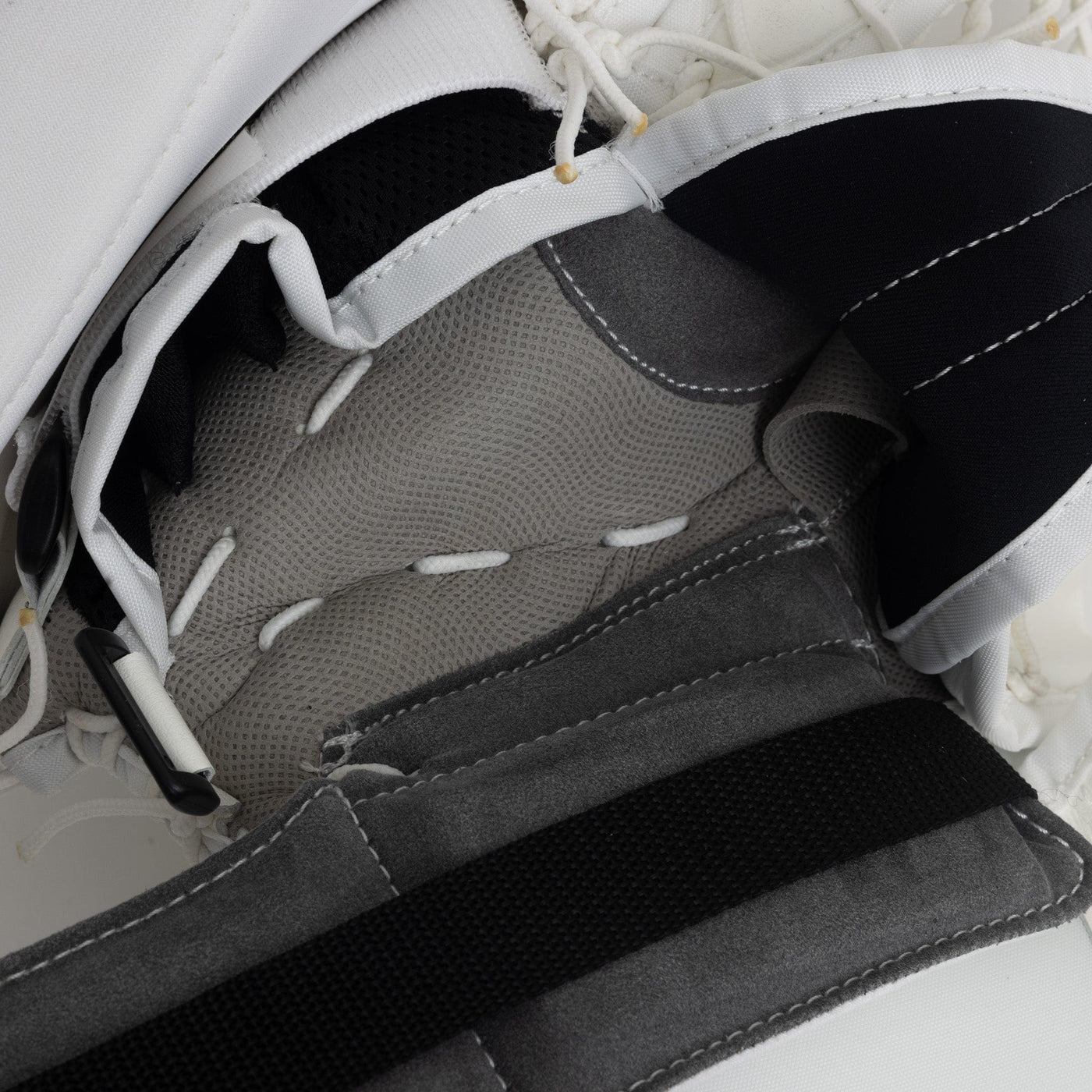 Brian's ICONIK X Senior Goalie Catcher - TheHockeyShop.com