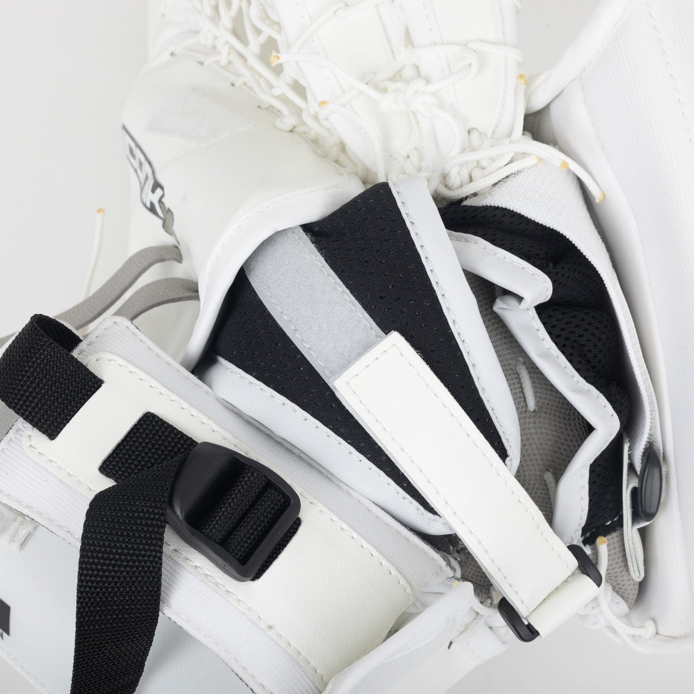 Brian's ICONIK X Senior Goalie Catcher - TheHockeyShop.com