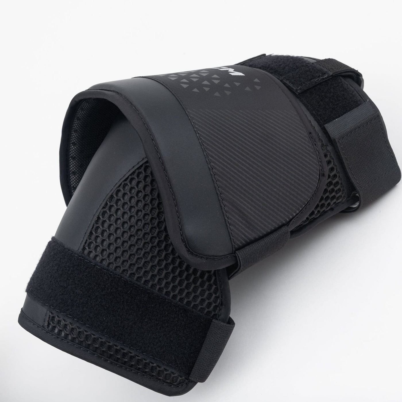 CCM Axis XF Intermediate Knee Pads - TheHockeyShop.com