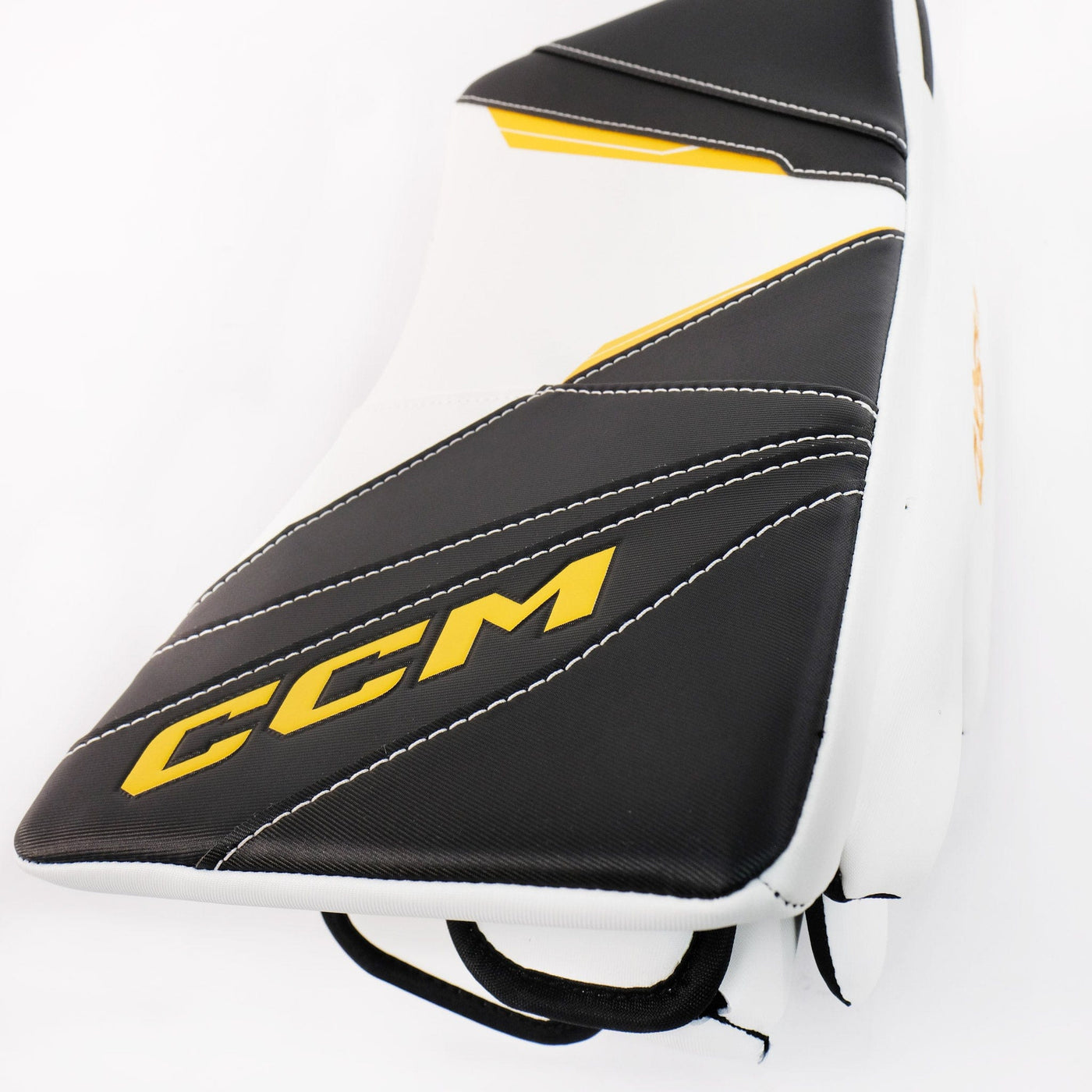 CCM Axis 2.9 Intermediate Goalie Blocker