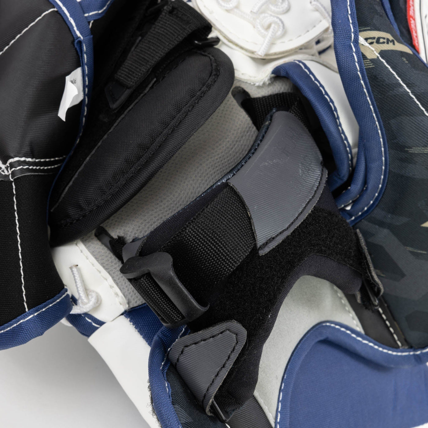 CCM Axis 2.5 Junior Goalie Catcher - The Hockey Shop Source For Sports