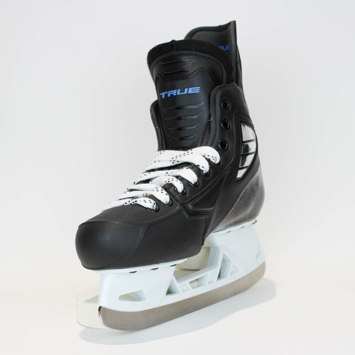 TRUE Player Junior Hockey Skates - Pro Stock - VH Holder - Size 5