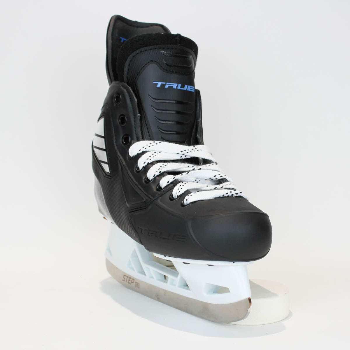 TRUE Player Junior Hockey Skates - Pro Stock - VH Holder - Size 5